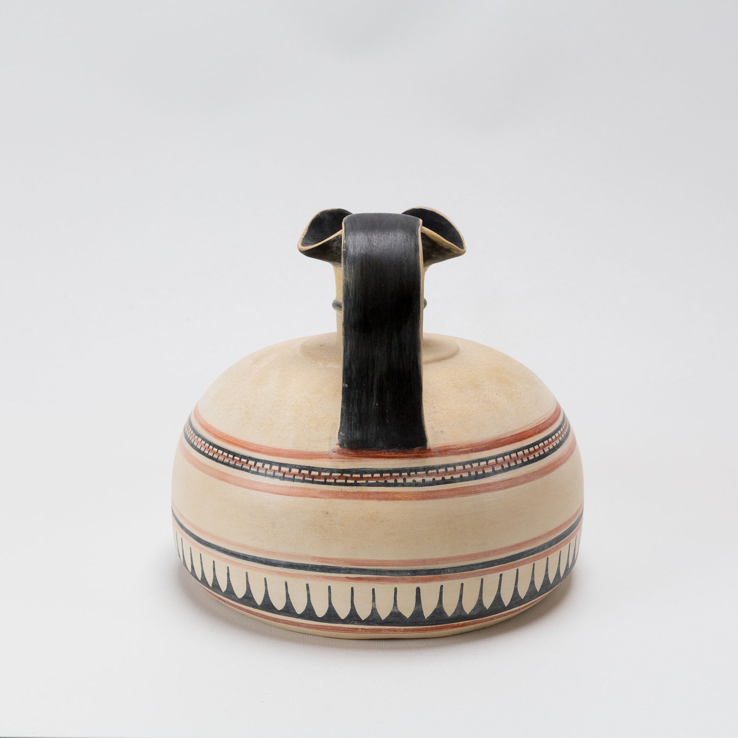 Corinthian Œnochoe with a flat base