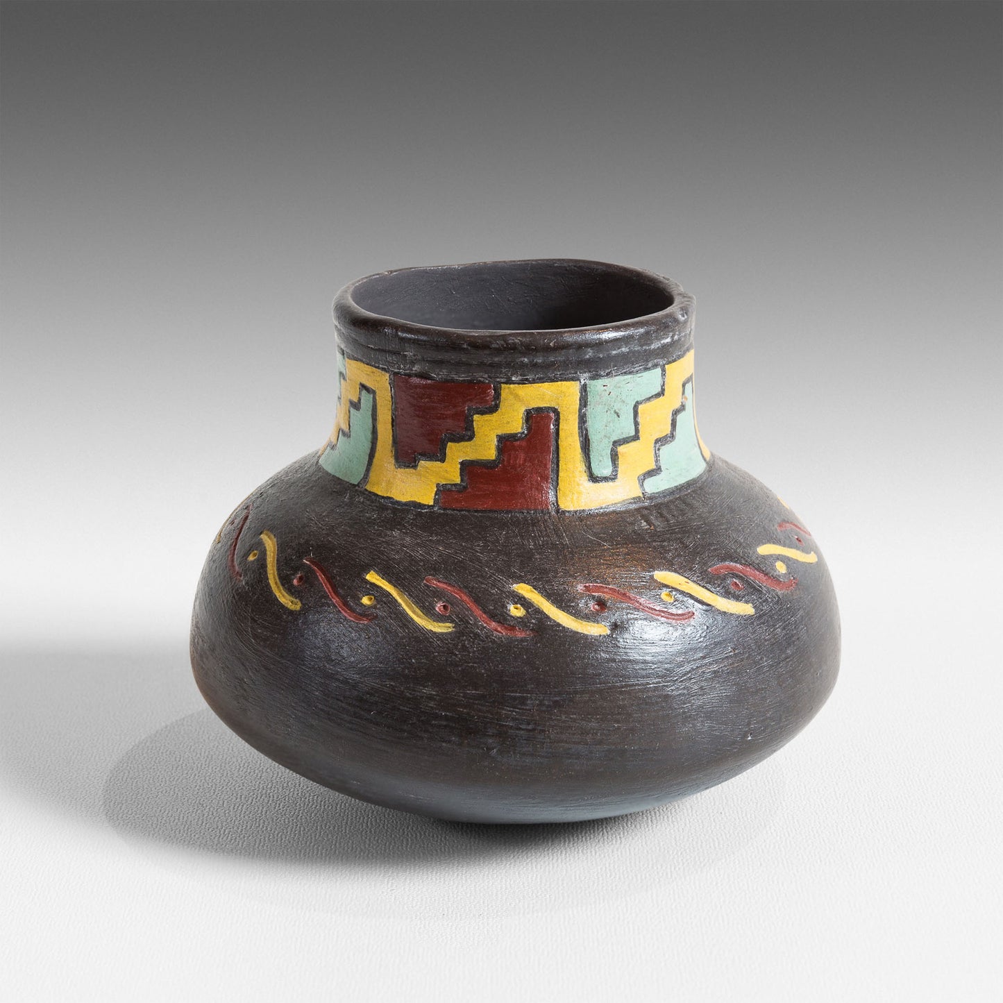 Small vase with Paracas decoration